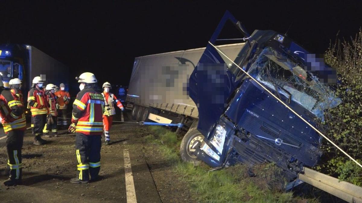 Schwerer Unfall Mit Vier Lastwagen Auf Der B213 Bei NOZ