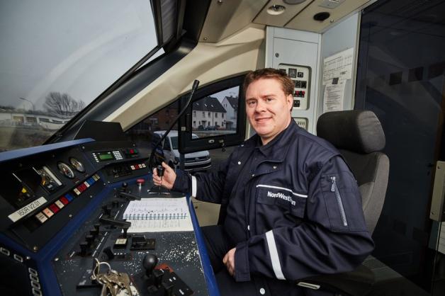 Osnabr Ck Ex Pilot Manuel Finger Wird Lokf Hrer Bei Nordwestbahn Noz