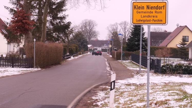 Klein Niendorf Feuer zerstört Carport und Auto SVZ