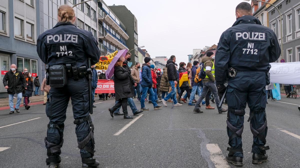 Corona Demo in Osnabrück Etwas gerät außer Kontrolle NOZ