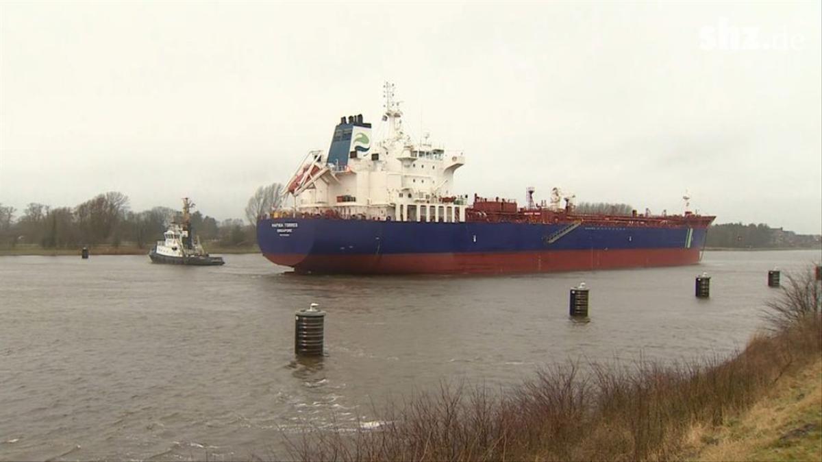 Verhakte Ankerketten Tanker sorgt für Sperrung des Nord Ostsee Kanals