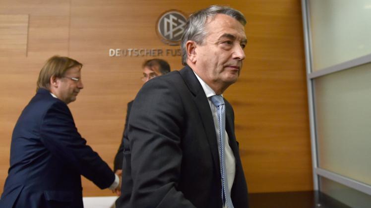 Wolfgang Niersbach tritt als DFB Präsident zurück das sind SHZ