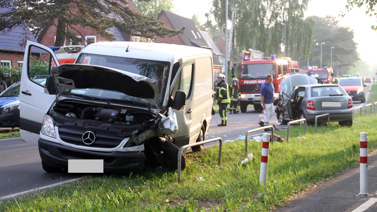 Autofahrerin St T Frontal Mit Br Tchen Lieferer Zusammen Nnn