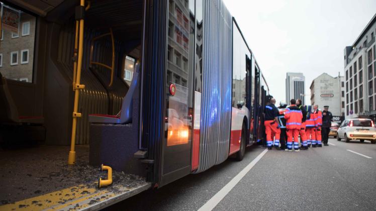 Fahrg Ste Durch Hamburger Bus Geschleudert Shz