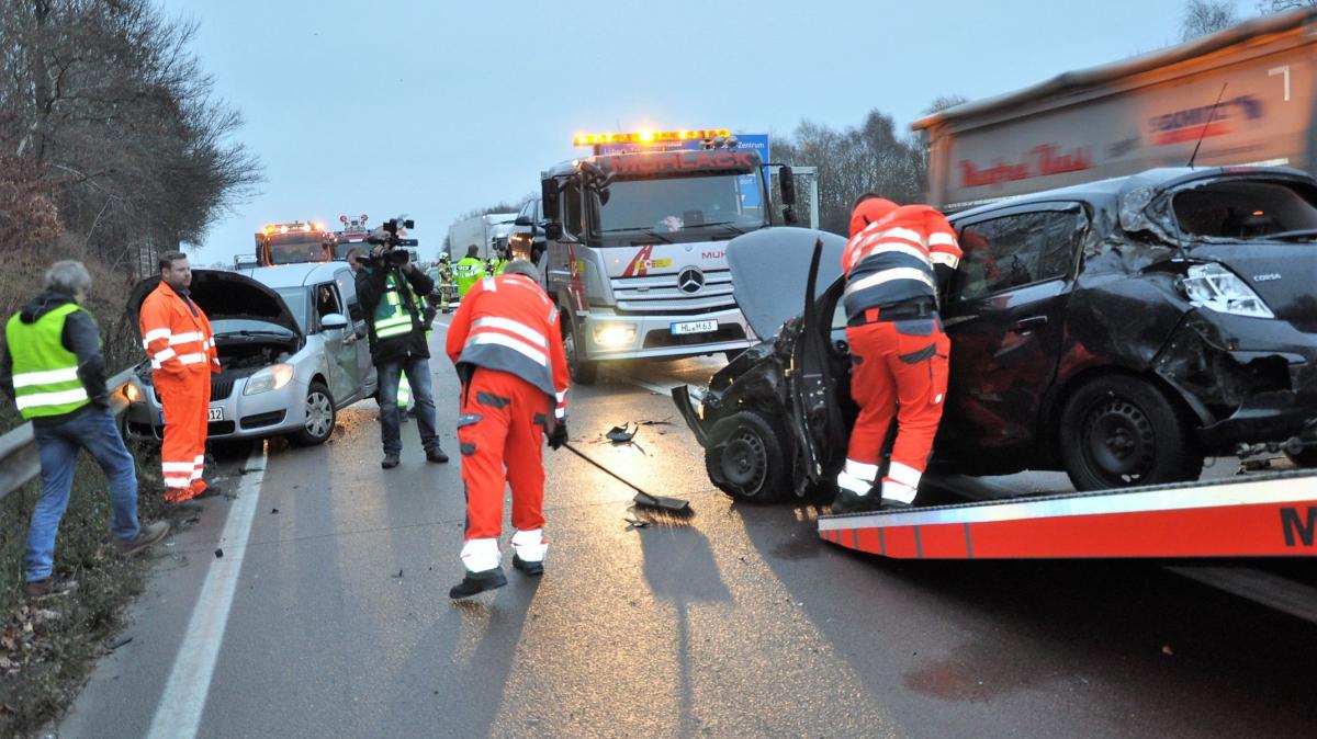 Unfall Mit Sieben Fahrzeugen Auf Der A Sechs Verletzte Shz