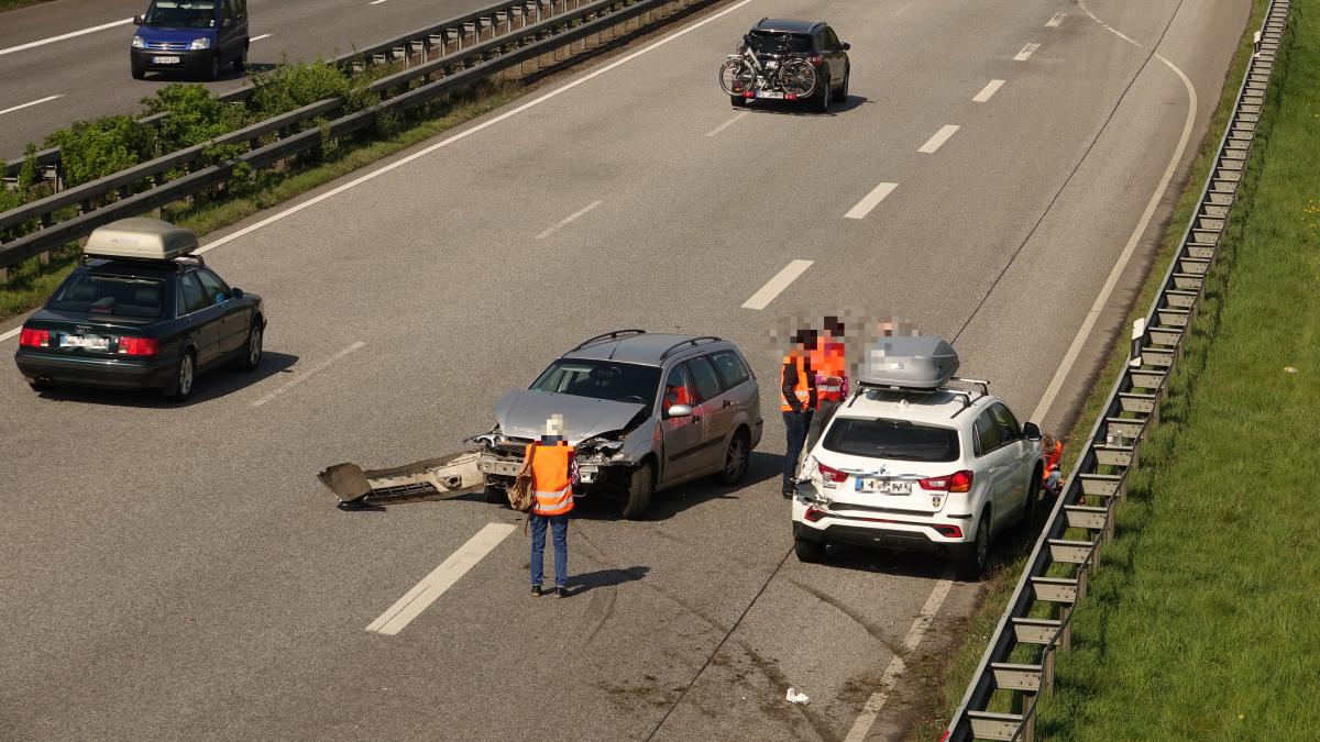 Bordesholm Unfall Auf Der A Sorgt F R Zeitweilige Vollsperrung Shz