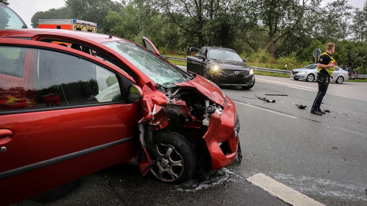 Vorfahrt Missachtet F Nf Verletzte Bei Unfall Auf Ochsenweg Shz