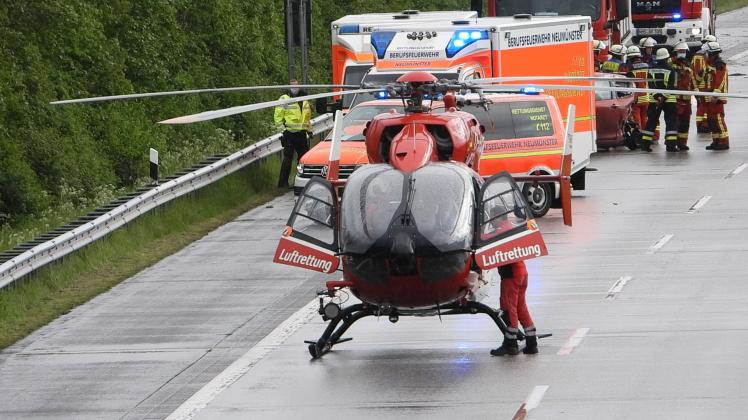 Schwerer Unfall auf der A215 in Richtung Kiel und fünf Fahrzeug SHZ