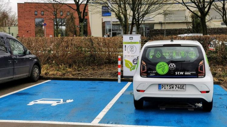 Stadtwerke Wedel Er Ffnen Ihre Neunte E Ladestation Shz