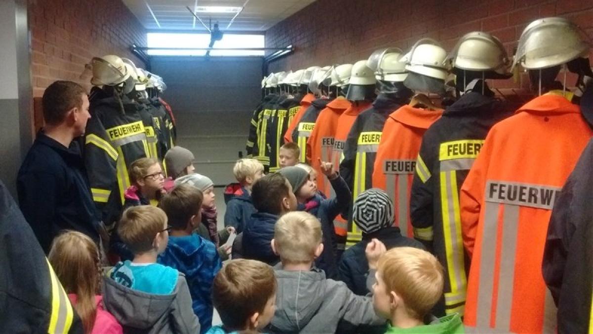 Grundsch Ler Besuchen Feuerwehr In Noz