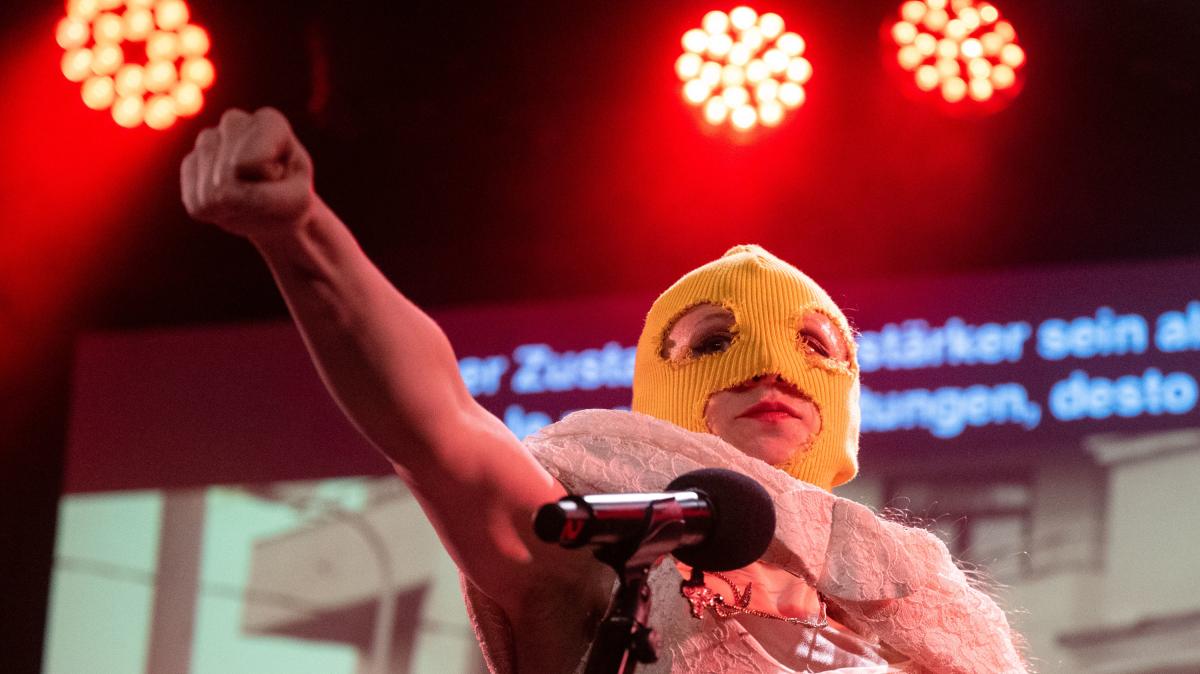 Pussy Riot Musikerinnen beziehen Stellung für Ukraine SHZ