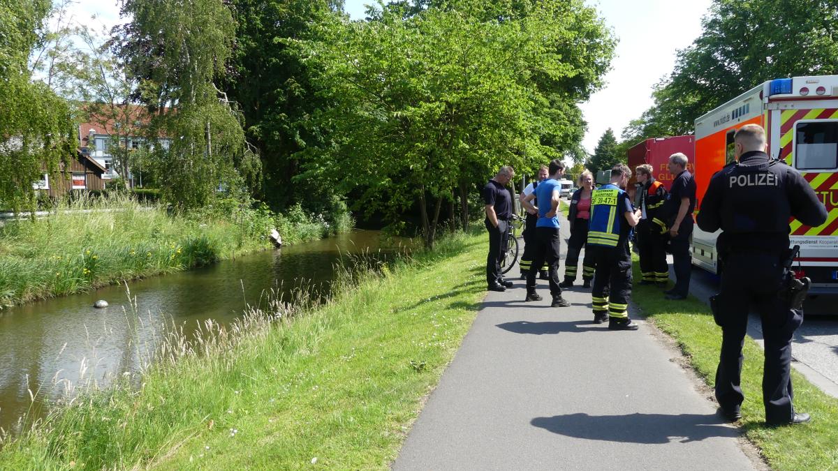 Unfall In Gl Ckstadt Rollstuhlfahrer St Rzt Ins Schwarzwasser Shz