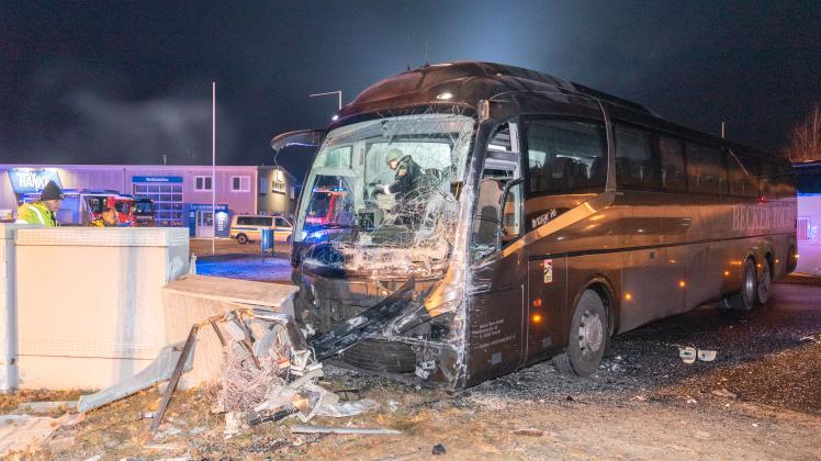 Harburg Verletzte Bei Unfall Zweier Reisebusse In Luhdorf Shz