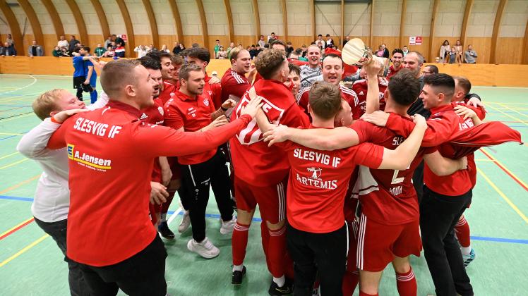 Hallenfußball Schleswig IF krönt sich zum Stadtmeister SHZ