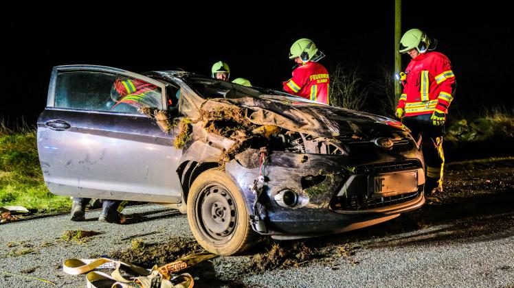 Unfall bei Husum Ford überschlägt sich Fahrer verletzt SHZ