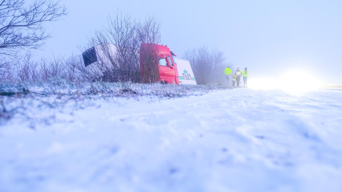 Schneefall und Glätte sorgen für zahlreiche Unfälle am Morgen SHZ