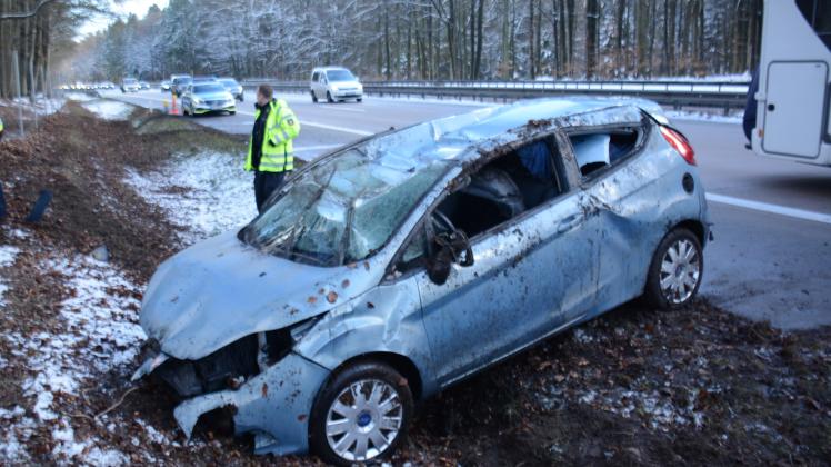 Unfall auf A24 bei Witzhave Ford Fahrer überschlägt sich mit Pkw SHZ