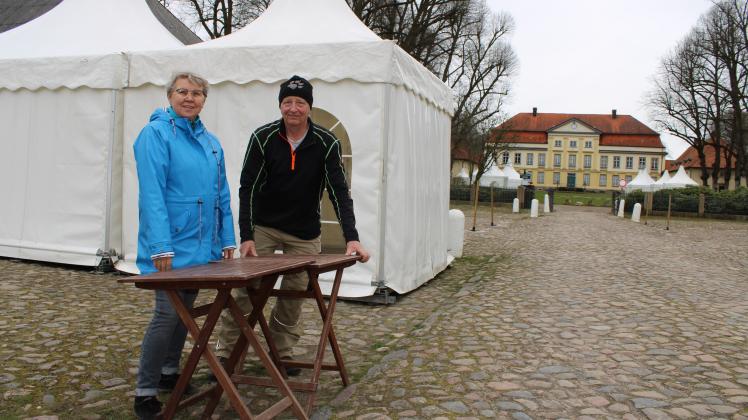 Landgefl Ster Das Bietet Der Fr Hlingsmarkt Auf Gut Emkendorf Shz