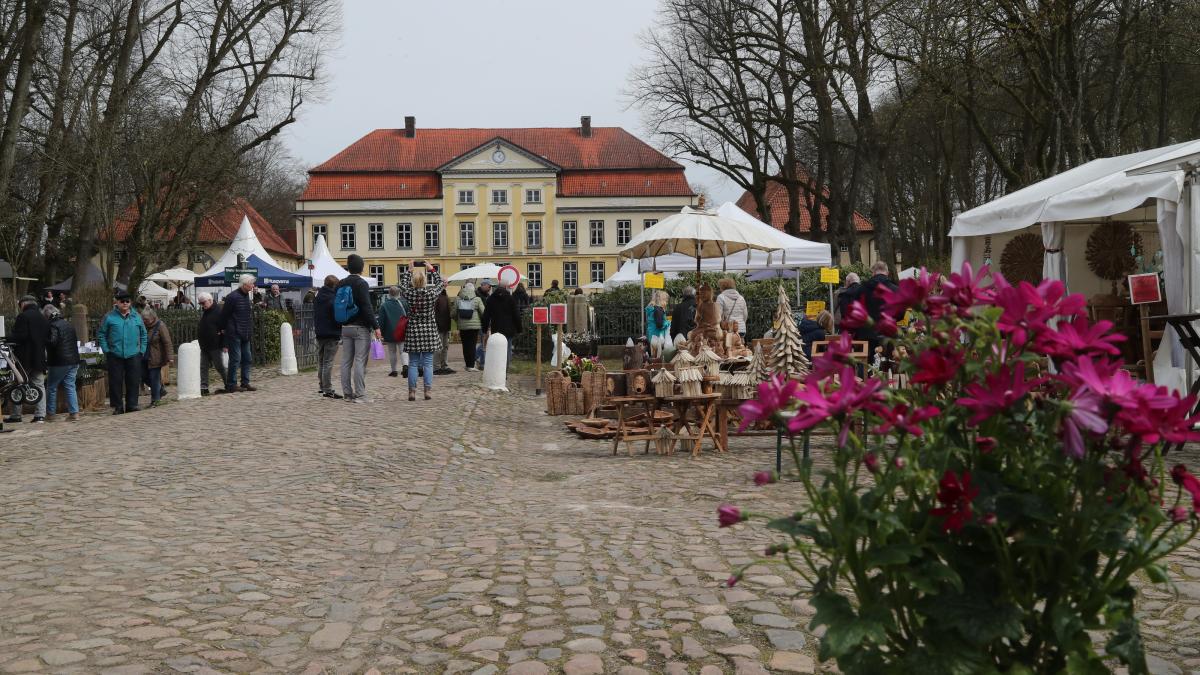 Fr Hlingsmarkt Landgefl Ster In Emkendorf Mit Ausstellern Shz