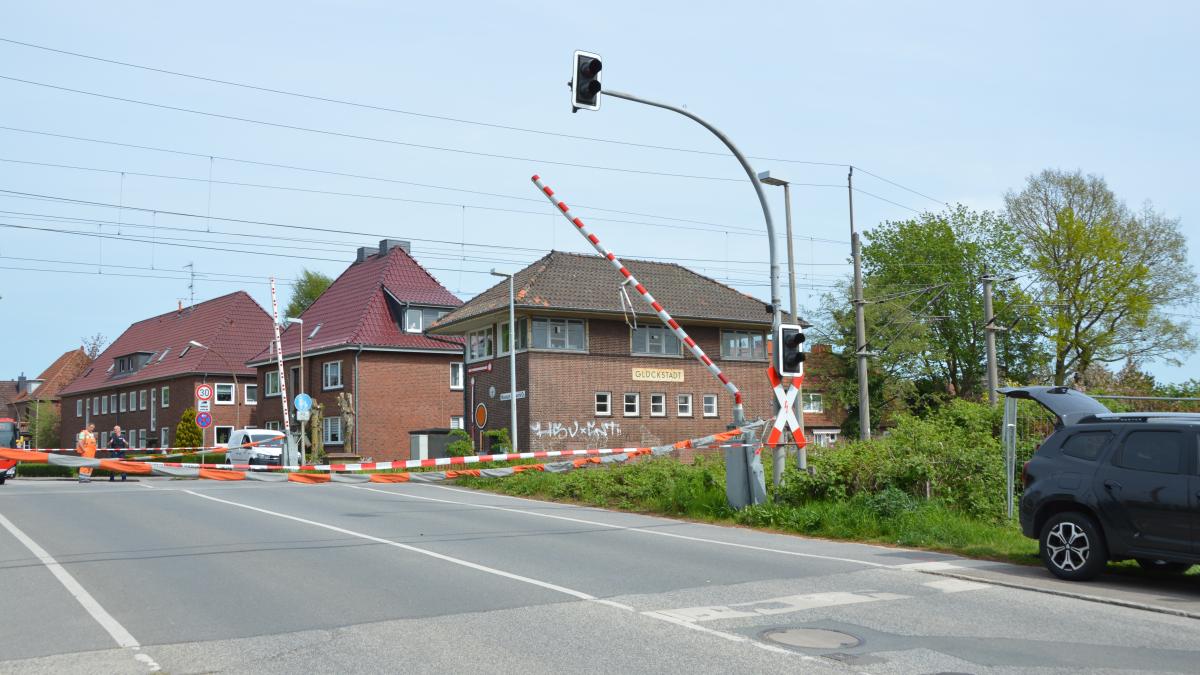 Gl Ckstadt Unfall Am Bahn Bergang Sorgt F R Chaos Shz