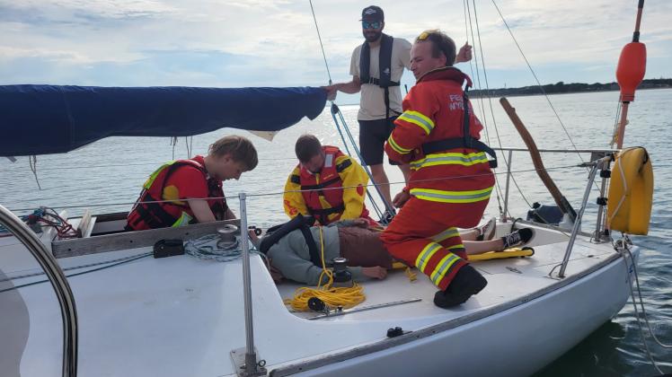 Neu Feuerwehr und DLRG üben Wasserrettung vor Föhr SHZ