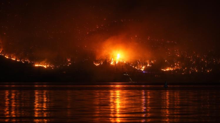 Waldbr Nde In Kanada Tausende Menschen Fliehen Vor Flammen Shz