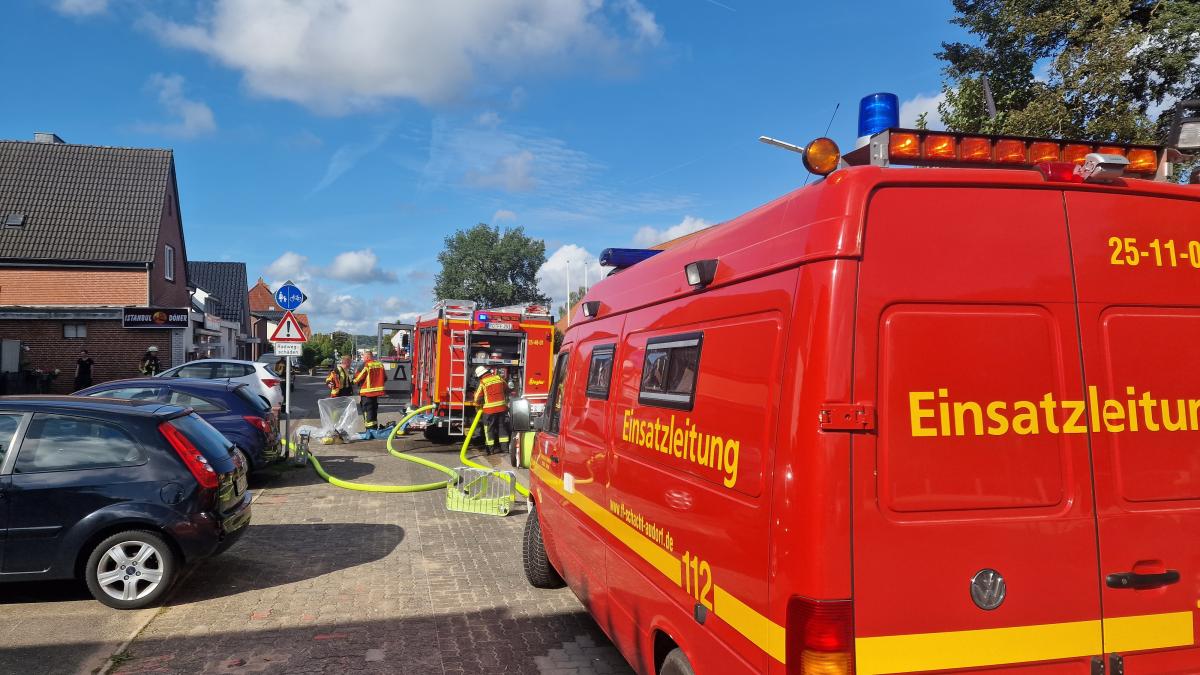 Brand In Schacht Audorf Feuerwehr Rettet Hunde Aus Wohnung SHZ