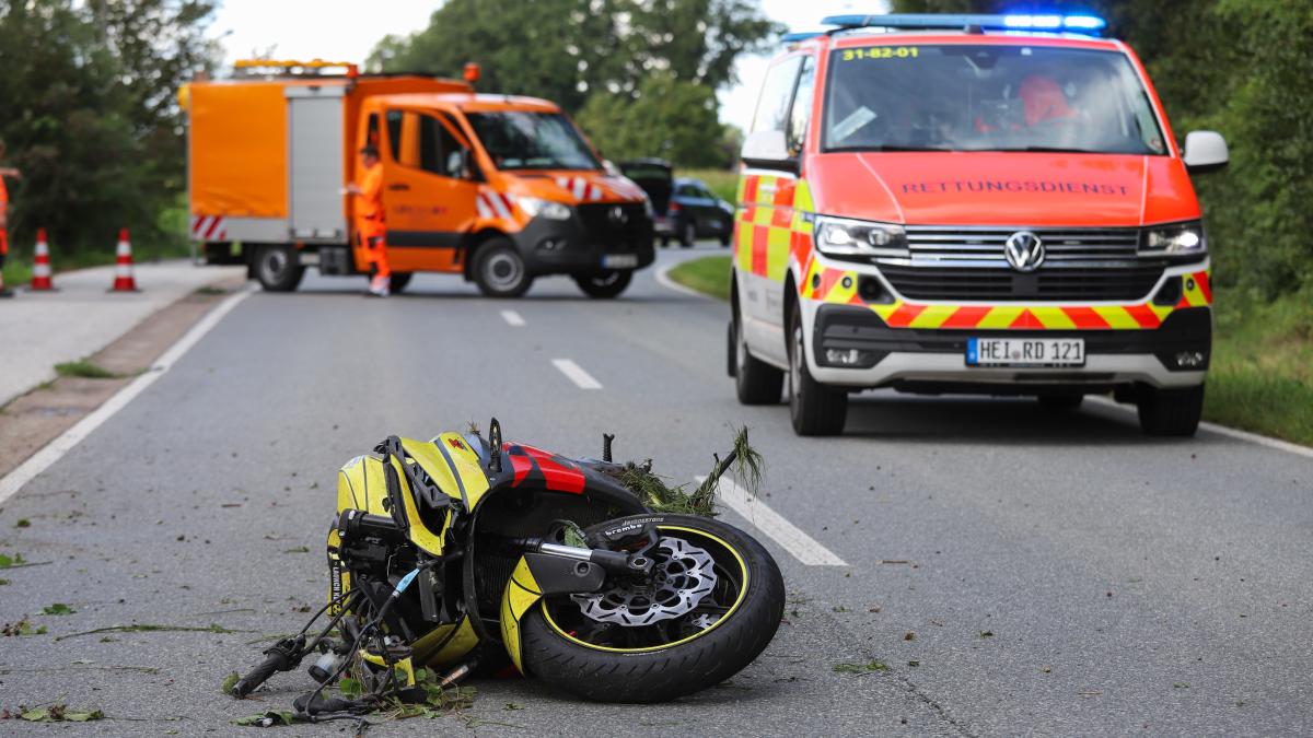 Schwerer Unfall Bei Quickborn Motorradfahrer In Lebensgefahr SHZ