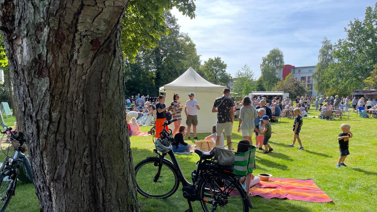 So schön war Atmosphäre beim Spätsommerkonzert im Friedensgarten