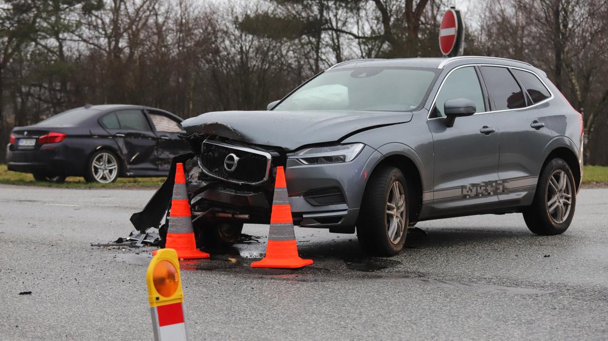 Drei Verletzte Bei Unfall An A Abfahrt Bei Bad Bramstedt Shz