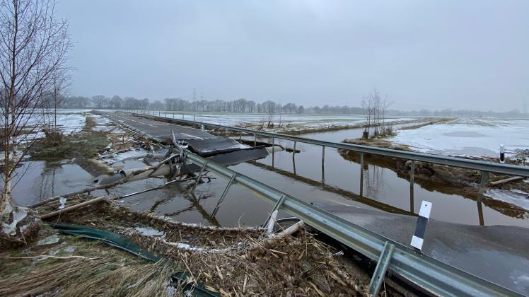 Hochwasser Rei T Loch In Umfahrung Der Lambertsbr Cken Meppen Noz