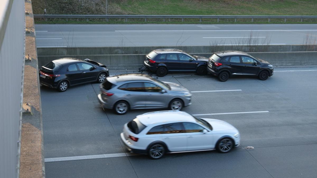 A7 Neumünster Drei Menschen werden bei Auffahr Unfall verletzt SHZ