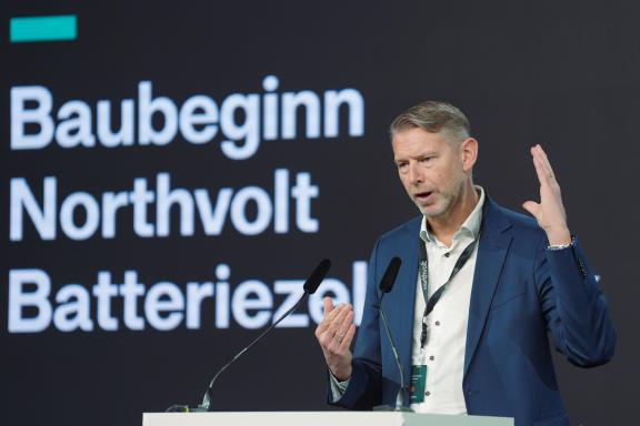 Zwischen Bo Eln Baggern Und Protesten Habeck Und Scholz Beim