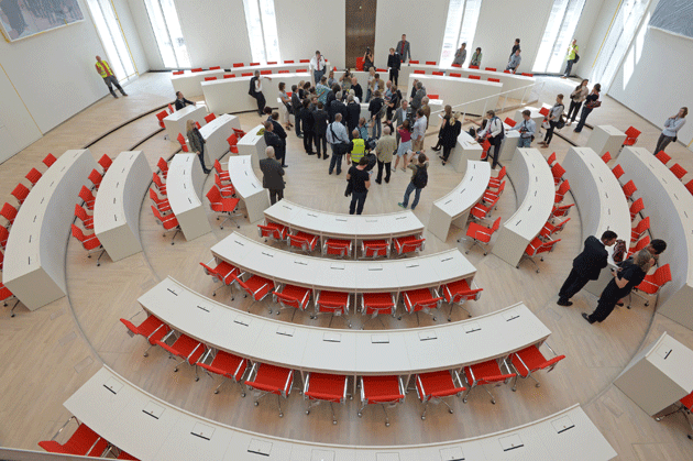 Reichlich Platz   im neuen  Plenarsaal:  Nach einer Fusion  mit Berlin könnten hier sogar noch die Mitglieder  des Abgeordnetenhauses  einziehen.