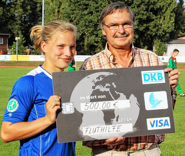 ESV-Spielerin Marlene Krüger (r.), hier im Duell mit Alexandra Singer, erfüllte sich gleich zwei lang gehegte Träume. ESV-Spielerin Marlene Krüger (r.), hier im Duell mit Alexandra Singer, erfüllte sich gleich zwei lang gehegte Träume.
