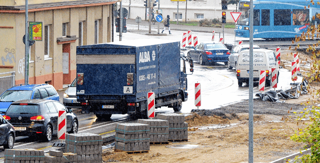 Schwerins Nadelöhr: Auch im kommenden Jahr müssen Kraftfahrer am Bade-Platz mit Behinderungen durch Bauarbeiten rechnen. Fotos: Klawi