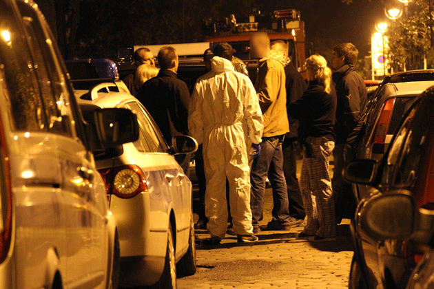 Der Tatort wurde großräumig abgesperrt, Kriminaltechniker und Beamte der Mordkommission waren im Einsatz. Foto: Stefan Tretrop
