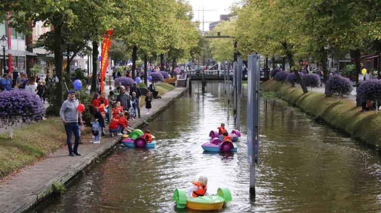 Der Papenburger Hauptkanal war am Samstag zum Kinderfest in der Hand der Jüngsten.