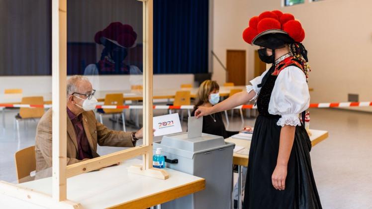 Wählen in Tracht: Das sind die besten Bilder von der Bundestagswahl 2021.