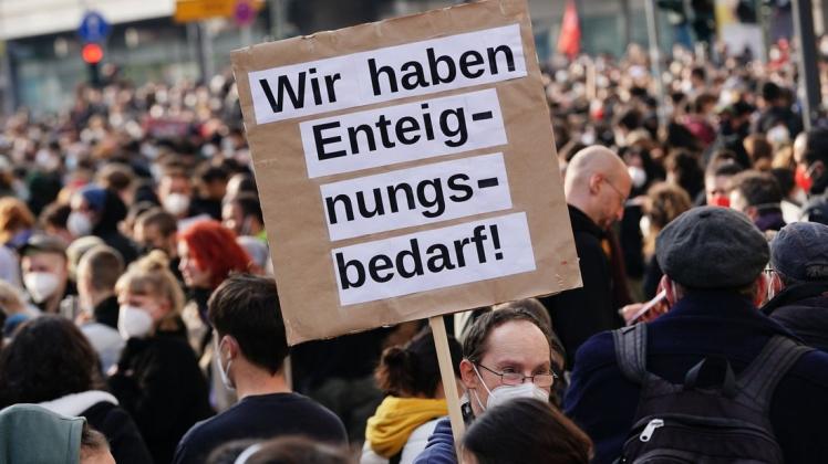 Beim Volksentscheid stimmen die Berliner für die Enteignung von Wohnungsunternehmen. Das Archivfoto entstand auf einer Demo zum 1. Mai.
