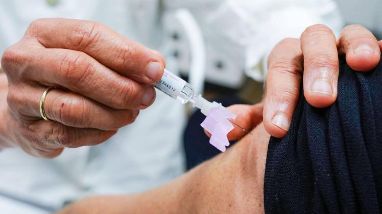 Die Stiko empfiehlt vor allem Risikogruppen eine Grippeschutzimpfung für die Grippesaison 2021/22.