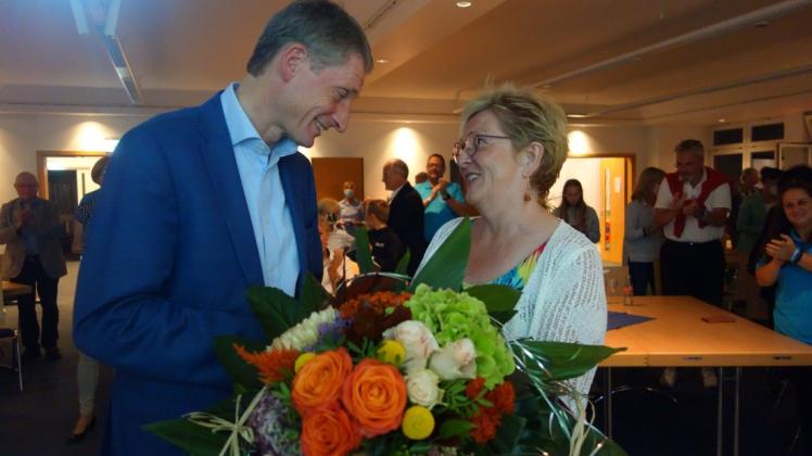 Der kommende Bürgermeister und die noch amtierende Amtsinhaberin: Ralf Wessel und Alice Gerken am vergangenen Wahl-Sonntag im Rathaus.