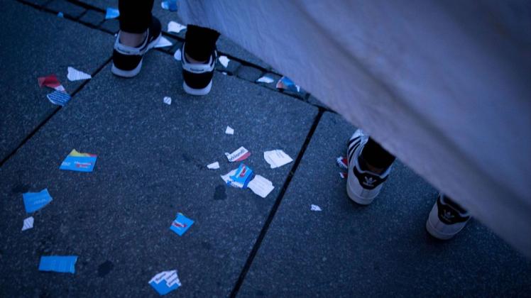 Das Zentrum für Politische Schönheit hat nach eigenen Angaben die AfD genarrt und Millionen Flyer zur Bundestagswahl vernichtet. (Symbolbild) Das Zentrum für Politische Schönheit hat nach eigenen Angaben die AfD genarrt und Millionen Flyer zur Bundestagswahl vernichtet. (Symbolbild)