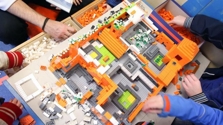 Kleine Baumeister sind ab Freitag in Ankum am Werk. 40 Kinder wollen an zwei Tagen 100.000 Legosteine verbauen. (Symbolfoto)