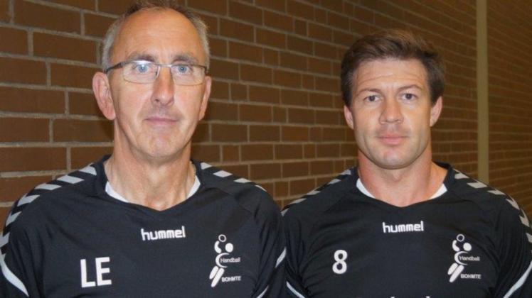 Bohmtes Trainer Ludger Emke (links) ist über die Rückkehr von Willi Dück erfreut.