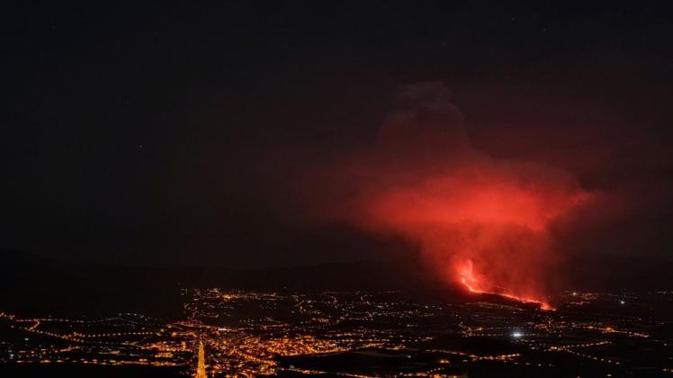 Wegen großer Mengen Vulkanasche war der kommerzielle Flugverkehr mit der spanischen Kanareninsel La Palma am 25. September weiterhin unterbrochen.