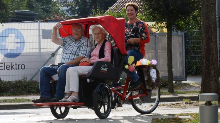 Wie eine „Planwagenfahrt light“: Mit der Fahrrad-Rikscha können Senioren bequem Entdeckungsreisen rund um Neuenkirchen unternehmen.
