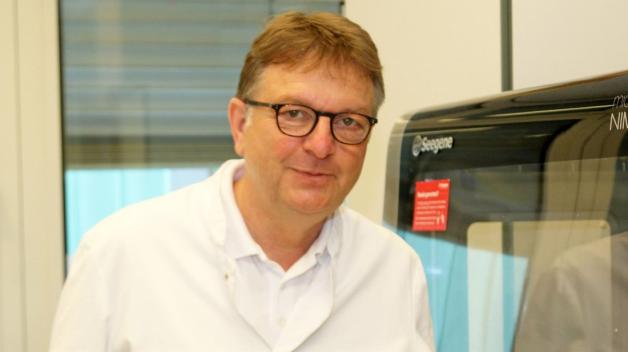 Dr. Michael Heins ist Chefarzt im Klinikum und Vorsitzender der
Niedersachsen-Landesgruppe des Bundesverbands der Laborärzte.