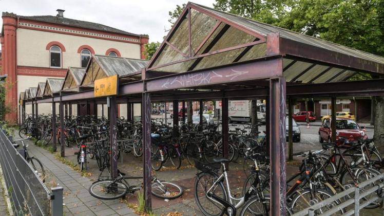 So soll es nicht bleiben: Die überdachten Fahrradständer beim Leeraner Bahnhof machen einen ungepflegten Eindruck.