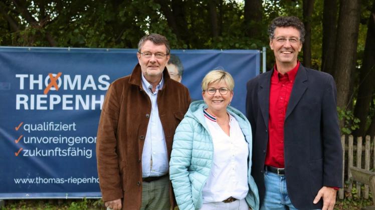 Birgit Rudnick und Bernhard Heringhaus (links) unterstützen die Kandidatur von Thomas Riepenhoff.
